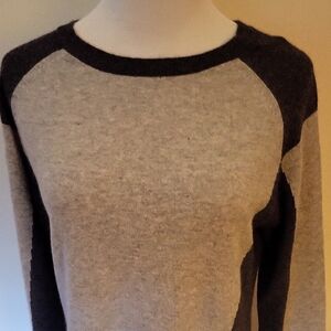 Elegant Two-Tone Crew Neck Sweater